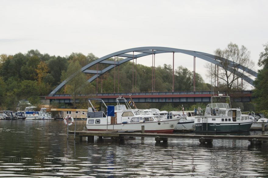 Brandenburg. Havel-Oder-Wasserstraße bei Hennigsdorf
20. 10. 2013. Brandenburg. Havel-Oder-Wasserstraße bei Hennigsdorf. Marina. Liegeplatz. Boote
Schlüsselwörter: Brandenburg;Havel;Havel-Oder-Wasserstraße;Hennigsdorf;Liegeplatz;2013;Marina