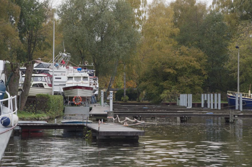 Brandenburg. Havel-Oder-Wasserstraße bei Hennigsdorf
20. 10. 2013. Brandenburg. Havel-Oder-Wasserstraße bei Hennigsdorf. Marina. Liegeplatz. Boote
Schlüsselwörter: Brandenburg;Havel;Havel-Oder-Wasserstraße;Hennigsdorf;Liegeplatz;2013;Marina