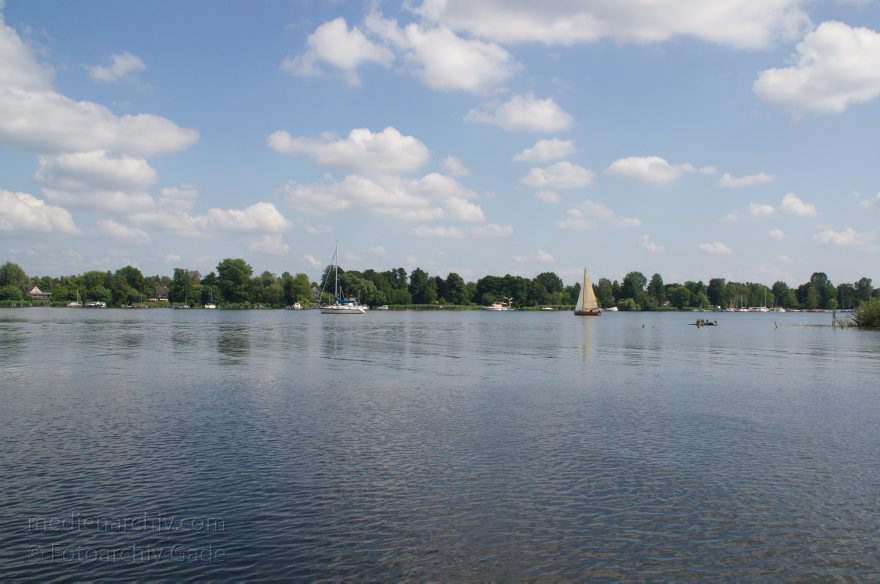 Brandenburg. Havel-Oder-Wasserstraße beim Nieder-Neuendorfer See.
4. 7. 2012. Brandenburg. Havel-Oder-Wasserstraße beim Nieder-Neuendorfer See.
Schlüsselwörter: Brandenburg;Deutschland;Germany;Havel-Oder-Wasserstraße;Nieder-Neuendorfer See;Stahlwerk;2012;Walzwerk