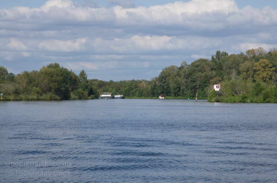 Brandenburg. Havel-Oder-Wasserstraße bei Hennigsdorf
1. 9. 2012. Brandenburg. Havel-Oder-Wasserstraße bei Hennigsdorf
Schlüsselwörter: Brandenburg;Deutschland;Fluss;Germany;Havel;Havel-Oder-Wasserstraße;Hennigsdorf;2012;Obere Havel