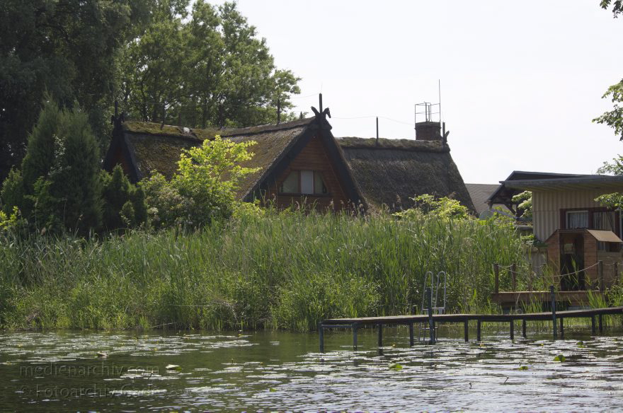 Bandenburg. Fluss Havel zwischen Ketzin und Werder. Reetdachgedecktes Haus
9. 6. 2013. Bandenburg. Fluss Havel zwischen Ketzin und Werder. Reetdachgedecktes Haus
Schlüsselwörter: Brandenburg;Deutschland;Fluss;Germany;Havel;2013;Reetdach