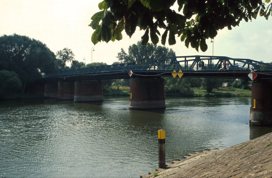 Brandenburg. Havelberg
September1994. Deutschland. Brandenburg. Havelberg. Havel
Schlüsselwörter: Brandenburg;Deutschland;Fluss;Germany;Havel;1994;Havelberg