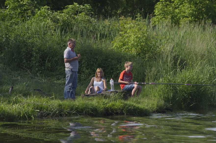 Brandenburg. Havelkanal. Familie beim Angeln
7. 6. 2013. Brandenburg. Havelkanal. Familie beim Angeln
Schlüsselwörter: Angeln;Brandenburg;Deutschland;Familie;Germany;2013;Havelkanal