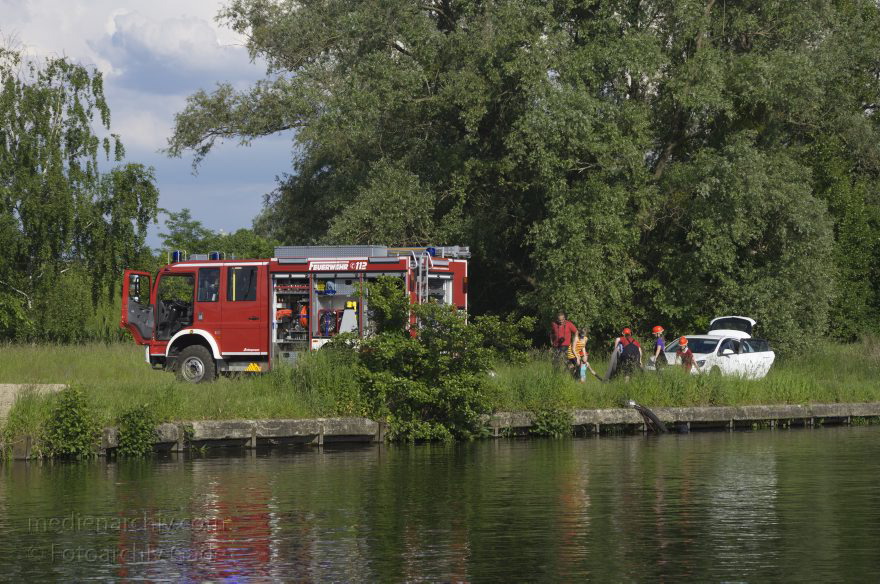 Brandenburg. Havelkanal bei Paaren. Feuerwehr
7. 6. 2013. Brandenburg. Havelkanal bei Paaren. Feuerwehr
Schlüsselwörter: Brandenburg;Deutschland;Feuerwehr;Germany;Havelkanal;2013;Paaren
