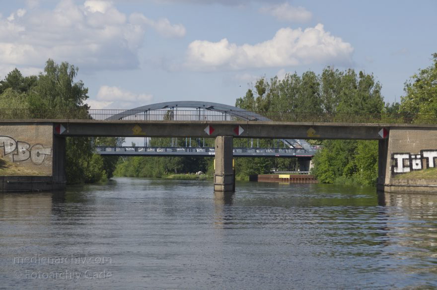 Brandenburg. Havelkanal. Brücken bei Bredow
7. 6. 2013. Brandenburg. Havelkanal. Brücken bei Bredow
Schlüsselwörter: Brandenburg;Bredow;Brieselang;Brücke;Brücken;Deutschland;Germany;2013;Havelkanal