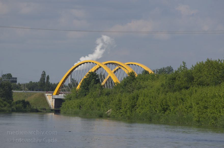 Brandenburg. Havelkanal
2013. Brandenburg. Havelkanal. Autobahnbrücke Berliner Ringl
Schlüsselwörter: Berliner Ring;Brandenburg;Brieselang;Brücke;Deutschland;Germany;2013;Havelkanal