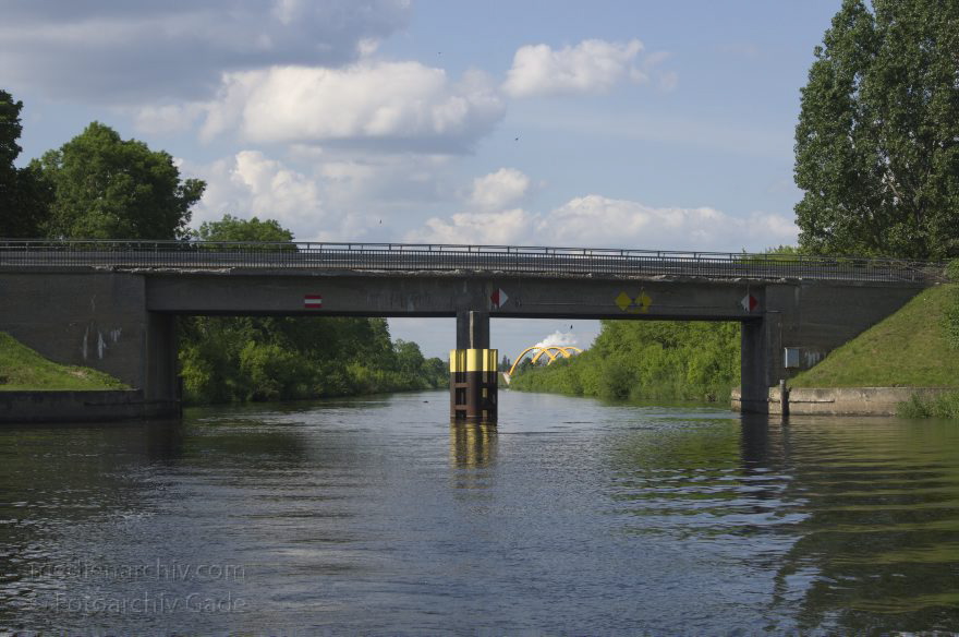 Brandenburg. Havelkanal. Straßenbrücke Zeestow
7. 6. 2013. Brandenburg. Havelkanal. Straßenbrücke Zeestow
Schlüsselwörter: Brandenburg;Brieselang;Brücke;Deutschland;Germany;Havelkanal;2013;Zeestow