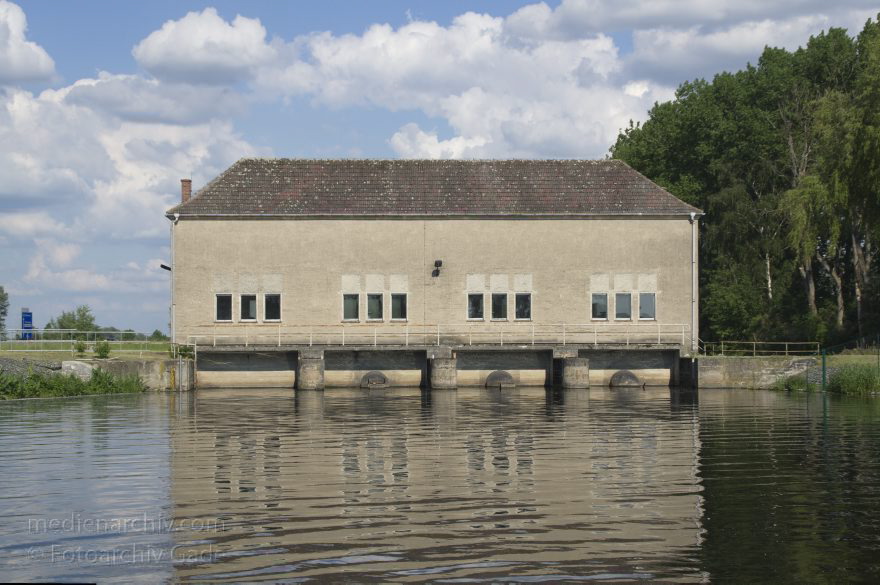 Havelkanal zwischen Zeestow und Brieselang. Pumpwerk Schlaggraben
7. 6. 2013. Brandenburg. Havelkanal zwischen Zeestow und Brieselang. Pumpwerk Schlaggraben
Schlüsselwörter: Brandenburg;Brieselang;Deutschland;Germany;Havelkanal;Pumpwerk;2013;Zeestow