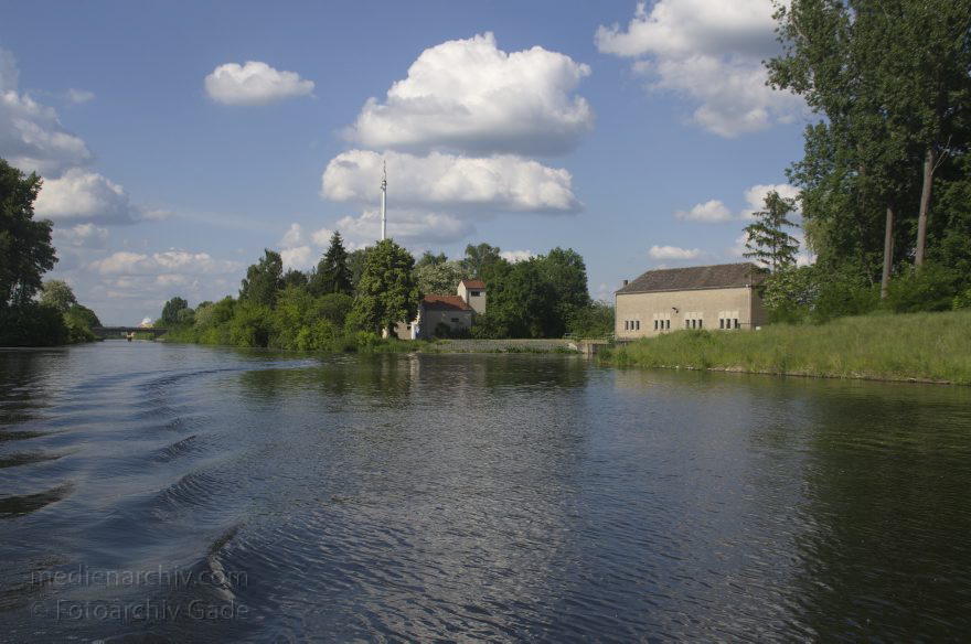 Havelkanal zwischen Zeestow und Brieselang. Pumpwerk Schlaggraben
7. 6. 2013. Brandenburg. Havelkanal zwischen Zeestow und Brieselang. Pumpwerk Schlaggraben
Schlüsselwörter: Brandenburg;Brieselang;Deutschland;Germany;Havelkanal;Pumpwerk;2013;Zeestow
