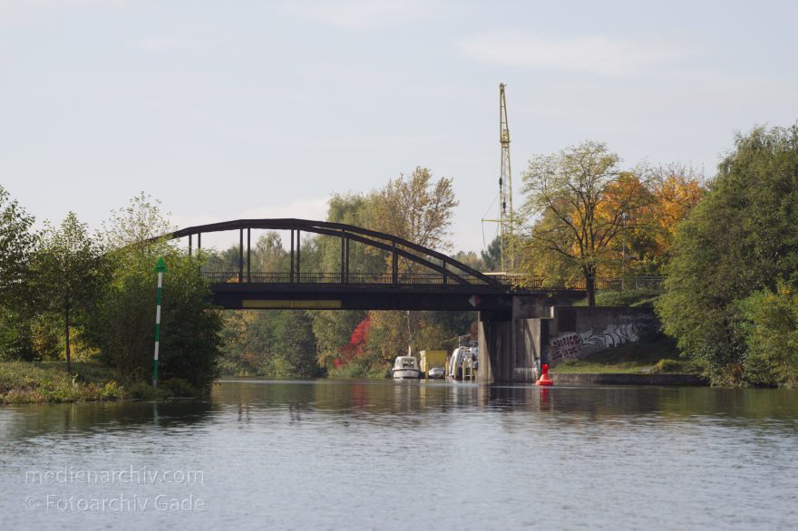 Brandenburg. Havelkanal bei Hennigsdorf
13. 10. 2013. Brandenburg. Havelkanal bei Hennigsdorf
Schlüsselwörter: Brandenburg;Brücke;Havelkanal;Hennigsdorf;Herbst;2013;Herbstlaub