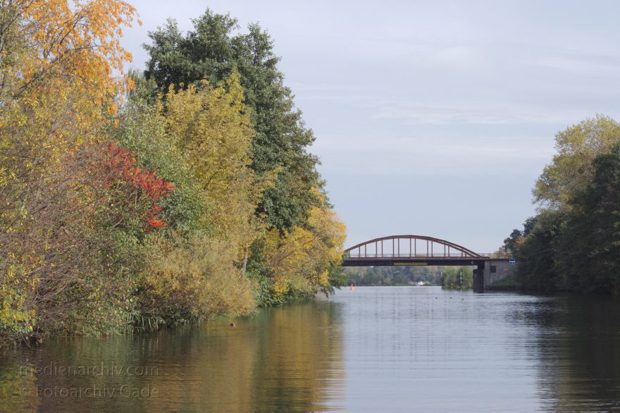 Brandenburg. Havelkanal bei Hennigsdorf
13. 10. 2013. Brandenburg. Havelkanal bei Hennigsdorf
Schlüsselwörter: Brandenburg;Brücke;Havelkanal;Hennigsdorf;Herbst;2013;Herbstlaub