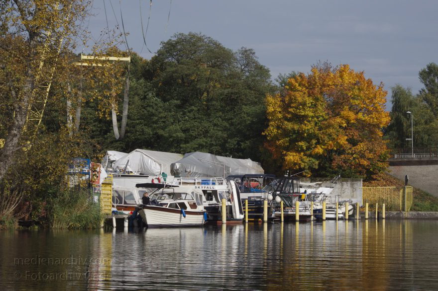Brandenburg. Havelkanal bei Hennigsdorf
13. 10. 2013. Brandenburg. Havelkanal bei Hennigsdorf
Schlüsselwörter: Boote;Bootsliegeplatz;Brandenburg;Havelkanal;Hennigsdorf;Herbst;2013;Herbstlaub