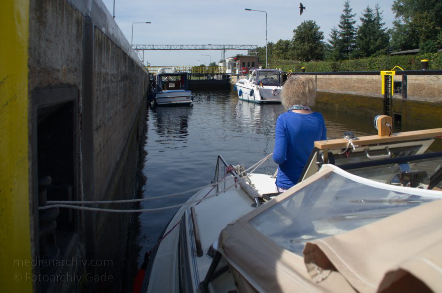 Brandenburg. Havelkanal. Schleuse Schönwalde. Motorboote beim Schleusen.
18. 8. 2012. Brandenburg. Havelkanal. Schleuse Schönwalde. Motorboote beim Schleusen
Schlüsselwörter: Brandenburg;Deutschland;Germany;Havelkanal;Motorboote;Schifffahrt;Schleuse;Schönwalde;2012;Sportboote