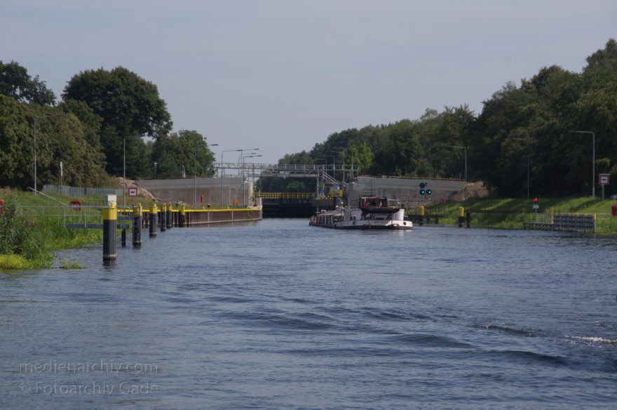 Brandenburg. Havelkanal. Schleuse Schönwalde. Binnenschiff
18. 8. 2012. Brandenburg. Havelkanal. Schleuse Schönwalde. Binnenschiff beim Einlaufen in die Schleuse
Schlüsselwörter: Binnenschiffe;Brandenburg;Deutschland;Germany;Havelkanal;Schifffahrt;Schleuse;2012;Schönwalde