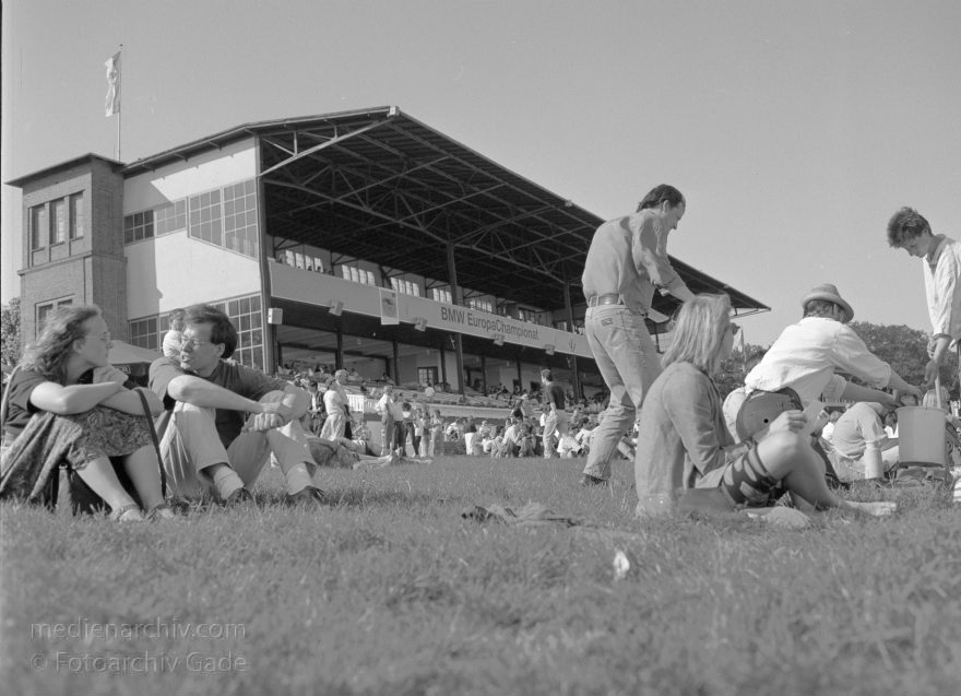 Brandenburg. Pferderennbahn Hoppegarten.
24. 5. 1992. Brandenburg. Pferderennbahn Hoppegarten.
Schlüsselwörter: Brandenburg;Deutschland;Germany;Hoppegarten;2012;Pferderennbahn
