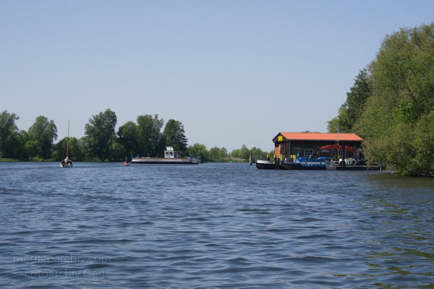 Brandenburg. Ketzin. Havel. Seilfähre
20. 5. 2012. Brandenburg. Ketzin. Havel. Boote. Seilfähre
Schlüsselwörter: Boote;Brandenburg;Deutschland;Fluss;Germany;Havel;Ketzin;2012;Seilfähre