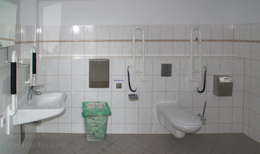 Brandenburg. Ketzin. WC
18. 8. 2012. Brandenburg. Ketzin. Öffentliches WC
Schlüsselwörter: Brandenburg;Deutschland;Germany;Ketzin;2012;WC