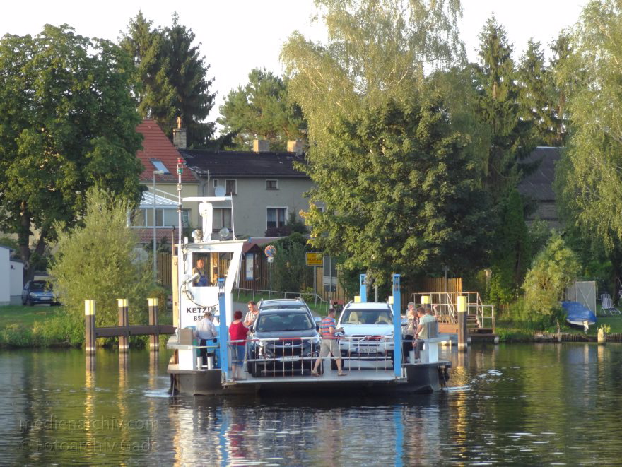 Brandenburg. Ketzin. Fluss Havel. Seilfähre
19. 8. 2012. Brandenburg. Ketzin. Fluss Havel. Seilfähre Charlotte mit Kettenantrieb
Schlüsselwörter: Brandenburg;Deutschland;Fluss;Germany;Havel;Ketzin;2012;Seilfähre