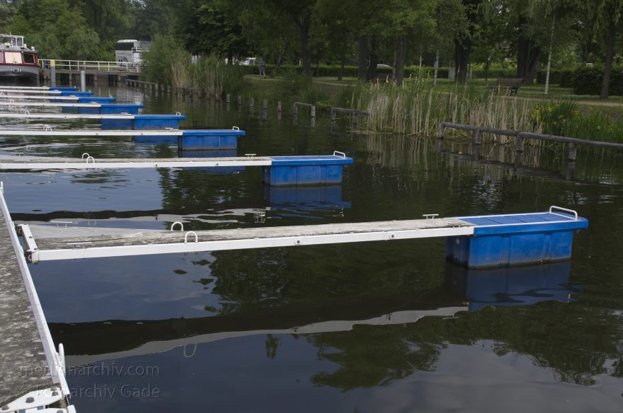 Ketzin. Stadtanleger für Boote am Fluss Havel
8. 6. 2013. Brandenburg. Ketzin. Stadtanleger für Boote am Fluss Havel
Schlüsselwörter: Boote;Brandenburg;Deutschland;Fluss;Germany;Havel;Ketzin;2013;Stadtanleger