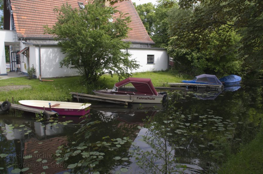 Brandenburg. Ketzin. Boote in einem Seitenkanal
8. 6. 2013. Brandenburg. Ketzin. Seitenkanal mit Booten
Schlüsselwörter: Boote;Brandenburg;Deutschland;Germany;Havel;2013;Ketzin