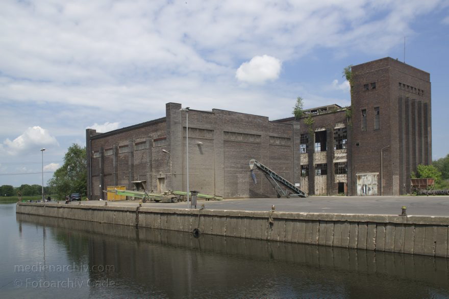 Brandenburg. Ketzin. Ehemalige Zuckerfabrik
8. 6. 2013. Brandenburg. Ketzin. Ehemalige Zuckerfabrik. Angler auf einer Pier an der Havel. angeln
Schlüsselwörter: Brandenburg;Deutschland;Fluss;Germany;Hafenmole;Havel;Ketzin;Pier;2013;Zuckerfarbik