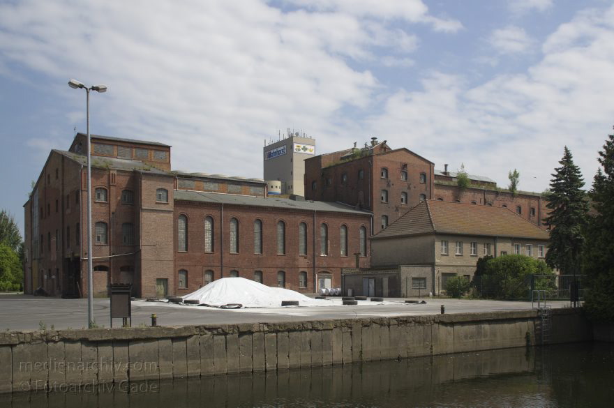 Brandenburg. Ketzin. Ehemalige Zuckerfabrik
8. 6. 2013. Brandenburg. Ketzin. Ehemalige Zuckerfabrik
Schlüsselwörter: Brandenburg;Deutschland;Fluss;Germany;Hafenmole;Havel;Ketzin;Pier;2013;Zuckerfarbik