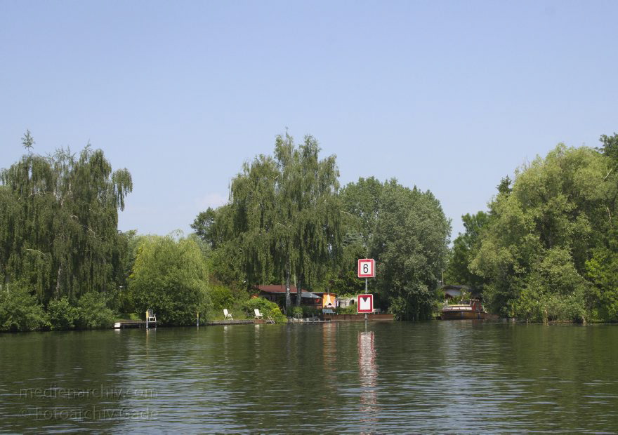 Brandenburg. Ketzin an der Havel. Ketziner Bruchlandschaft
9. 6. 2013. Brandenburg. Ketzin an der Havel. Ketziner Bruchlandschaft. Einfahrt in den Kanal zur Brücke
Schlüsselwörter: Brandenburg;Bruchlandschaft;Deutschland;Fluss;Germany;Havel;Ketzin;2013;Ketziner Bruchlandschaft