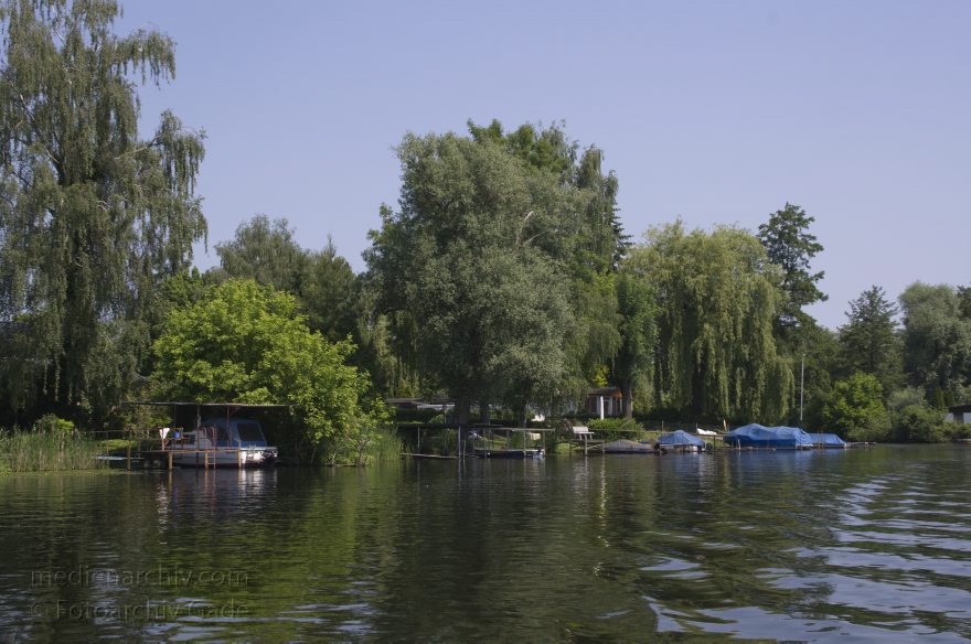 Brandenburg. Ketzin an der Havel. Ketziner Bruchlandschaft
9. 6. 2013. Brandenburg. Ketzin an der Havel. Ketziner Bruchlandschaft. Haus auf Wassergrundstück
Schlüsselwörter: Brandenburg;Bruchlandschaft;Deutschland;Fluss;Germany;Havel;Ketzin;2013;Ketziner Bruchlandschaft