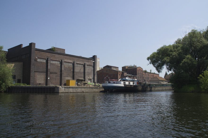 Brandenburg. Ketzin. Ehemalige Zuckerfabrik
9. 6. 2013. Brandenburg. Ketzin. Ehemalige Zuckerfabrik. Binnenschiff Rotterdam im Hafen
Schlüsselwörter: Binnenschiffe;Brandenburg;Deutschland;Germany;Hafen;Ketzin;2013;Zuckerfarbik