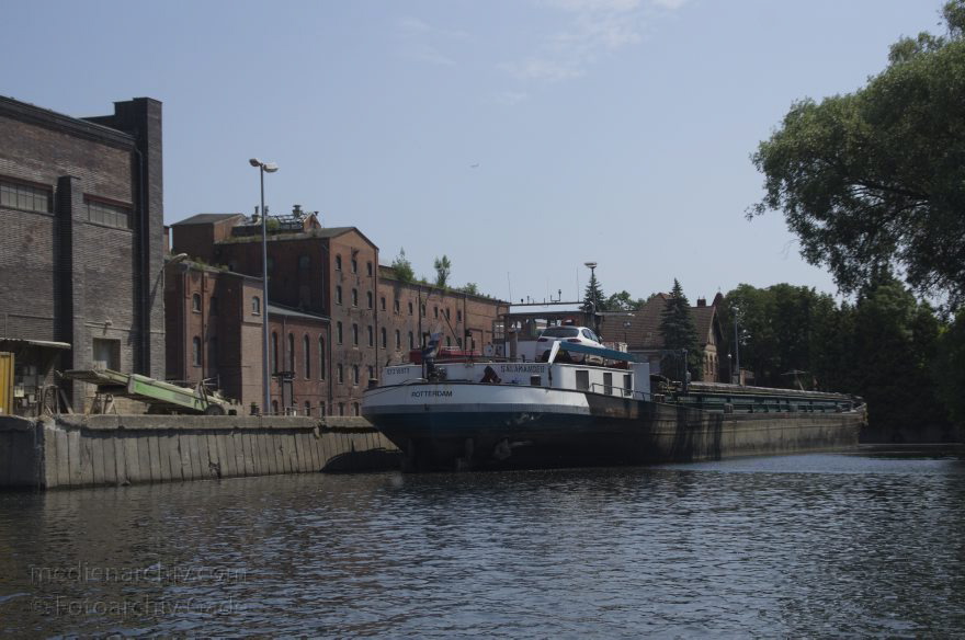Brandenburg. Ketzin. Ehemalige Zuckerfabrik
9. 6. 2013. Brandenburg. Ketzin. Ehemalige Zuckerfabrik. Binnenschiff Rotterdam im Hafen
Schlüsselwörter: Binnenschiffe;Brandenburg;Deutschland;Germany;Hafen;Ketzin;2013;Zuckerfarbik