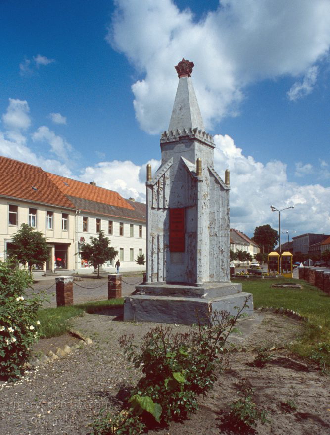 Brandenburg. Miliärisches Denkmal der Sowjettruppen
1994. Brandenburg, Miliärisches Denkmal der Sowjettruppen
Schlüsselwörter: Deutschland;1994;Brandenburg;Germany