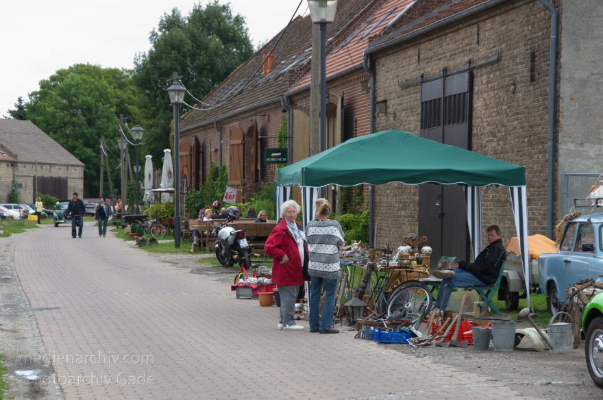 Brandenburg. Kremmen. Trödelmarkt. Antiquitäten.
15. 7. 2012. Brandenburg. Kremmen. Trödelmarkt. Antiquitäten.
Schlüsselwörter: Antiquitäten;Brandenburg;Deutschland;Germany;Kremmen;Scheunenviertel;2012;Trödelmarkt