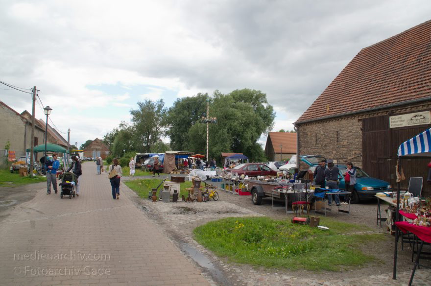 Brandenburg. Kremmen. Trödelmarkt. Antiquitäten.
15. 7. 2012. Brandenburg. Kremmen. Trödelmarkt. Antiquitäten.
Schlüsselwörter: Antiquitäten;Brandenburg;Deutschland;Germany;Kremmen;Scheunenviertel;2012;Trödelmarkt