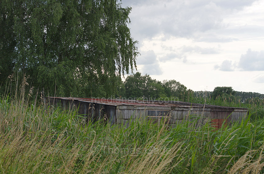 Linum. Bei den Teichen
23. 6. 2012. Brandenburg. Ruppiner Land. Rhinluch. Linum. Bei den Teichen. Altes Bootshaus aus Wellblech
Schlüsselwörter: Bootshaus;Brandenburg;Deutschland;Germany;Linum;Rhinluch;2012;Ruppiner Land
