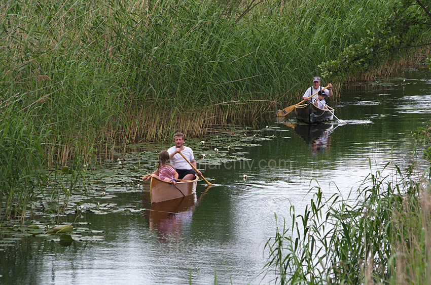 Linum. Boote auf dem Amtmannkanal
23. 6. 2012. Brandenburg. Ruppiner Land. Rhinluch. Linum. Boote auf dem Amtmannkanal. Kanu. Paddeln
Schlüsselwörter: 2012;Amtmannkanal;Boot;Boote;Brandenburg;Deutschland;Germany;Kanu;Linum;paddeln;Rhinluch;Ruppiner Land