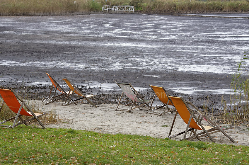Linum. Teich. Liegestühle. Liegestuhl
4. 11. 2012. Brandenburg. Linum. Teich. Liegestühle. Liegestuhl
Schlüsselwörter: Deutschland;Germany;Liegestuhl;Liegestühle;Linum;2012;Brandenburg;Teich