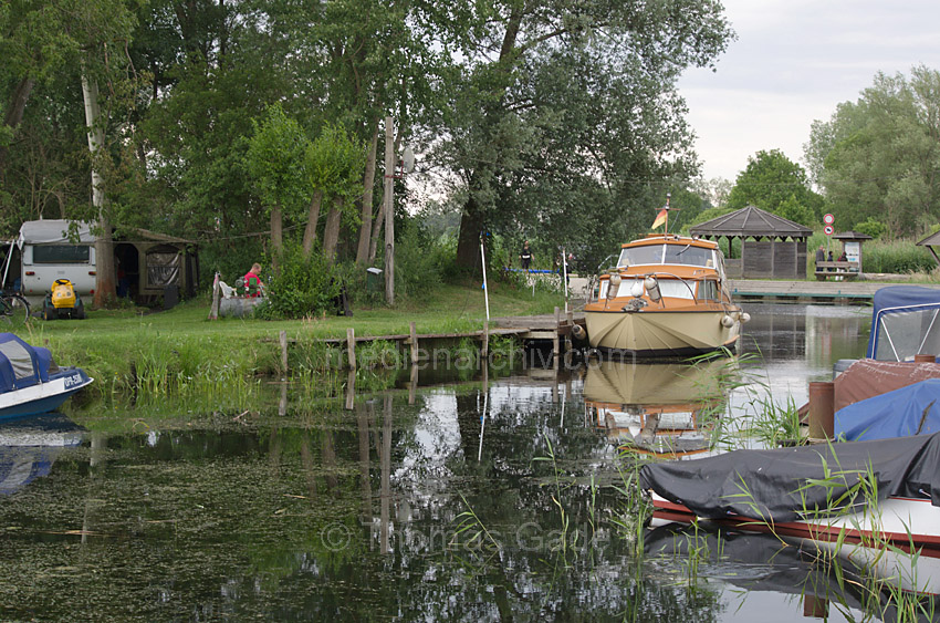 Linum.
23. 6. 2012. Brandenburg. Ruppiner Land. Rhinluch. Linum
Schlüsselwörter: Amtmannkanal;Boot;Brandenburg;Deutschland;Germany;Hafen;Linum;Rhinluch;2012;Ruppiner Land