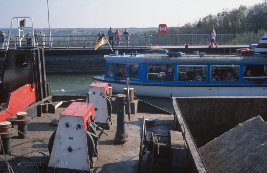 Brandenburg. Schiffshebewerk in Niederfinow bei Eberswalde
April 1995. Brandenburg. Schiffshebewerk in Niederfinow bei Eberswalde.
Schlüsselwörter: Binnenschifffahrt;Boote;Brandenburg;Deutschland;Eberswalde;Germany;Niederfinow;Schiffe;Schifffahrt;1995;Schiffshebewerk