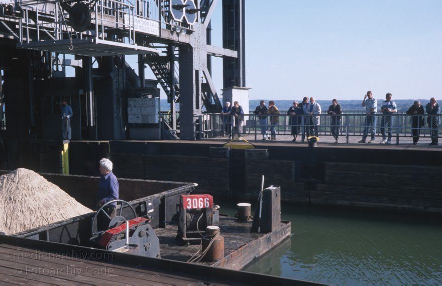 Brandenburg. Schiffshebewerk in Niederfinow bei Eberswalde
April 1995. Mark Brandenburg. Schiffshebewerk Niederfinow bei Eberswalde. Oder-Havel-Kanal
Schlüsselwörter: Binnenschiffahrt;Binnenschifffahrt;Boote;Brandenburg;Deutschland;Germany;Niederfinow;Oder-Havel-Kanal;Schiffe;Schifffahrt;1995;Schiffshebewerk