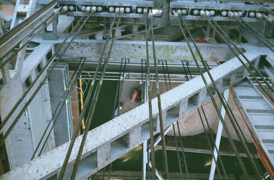 Brandenburg. Eberswalde. Schiffshebewerk Niederfinow
April 1995. Brandenburg. Eberswalde. Schiffshebewerk Niederfinow. Binnenschifffahrt
Schlüsselwörter: Binnenschifffahrt;Brandenburg;Deutschland;Eberswalde;Germany;Niederfinow;1995;Schiffshebewerk
