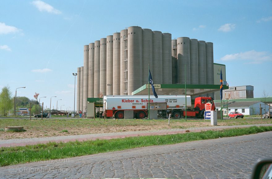 Brandenburg. Eberswalde. Schiffshebewerk Niederfinow
April 1995. Brandenburg. Eberswalde. Schiffshebewerk Niederfinow. Binnenschifffahrt
Schlüsselwörter: Binnenschifffahrt;Brandenburg;Deutschland;Eberswalde;Germany;Niederfinow;1995;Schiffshebewerk