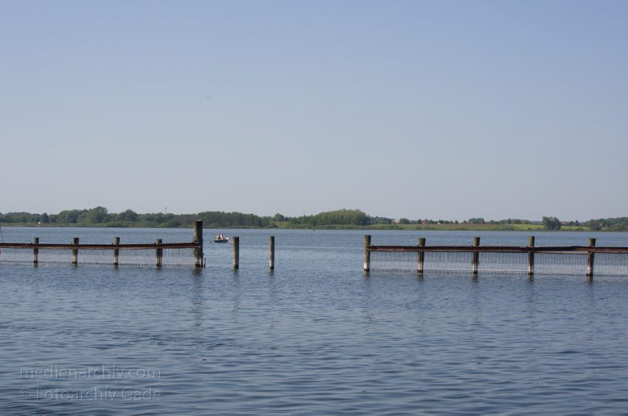 Brandenburg. Sacrow-Paretzer-Kanal. Blick in den Fahrländer See
20. 5. 2012. Brandenburg. Sacrow-Paretzer-Kanal. Wasser. Blick in den Fahrländer See
Schlüsselwörter: Boote;Brandenburg;Deutschland;Fahrländer See;Germany;Sacrow-Paretzer-Kanal;Schiffe;2012;Wasser