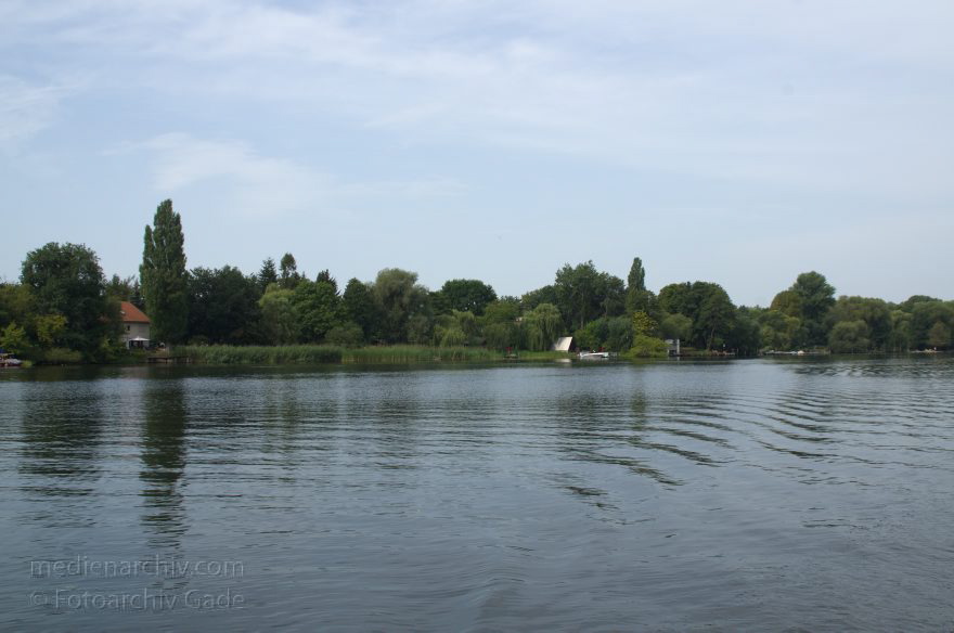 Brandenburg. Potsdam. Weisser See. Teil des Sacrow-Paretzer Kanals
20. 8. 2012. Brandenburg. Potsdam. Weisser See. Teil des Sacrow-Paretzer Kanals
Schlüsselwörter: Brandenburg;Deutschland;Germany;Potsdam;Sacrow-Paretzer Kanal;2012;Weisser See