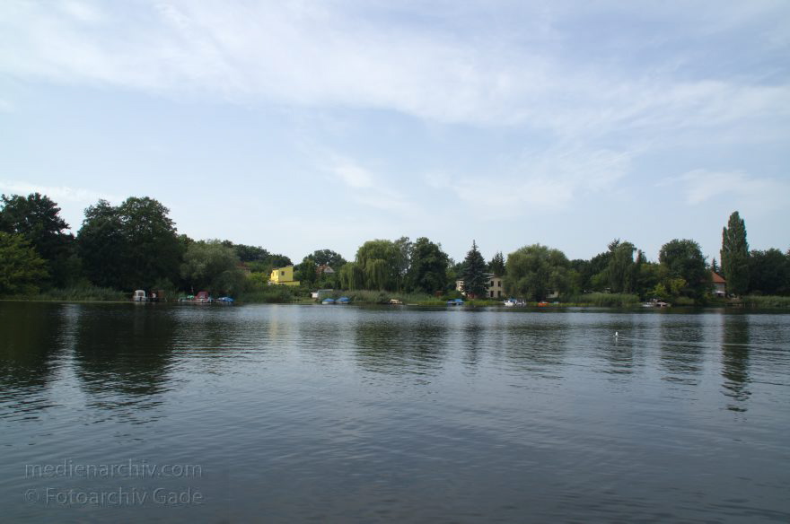 Brandenburg. Potsdam. Weisser See. Teil des Sacrow-Paretzer Kanals
20. 8. 2012. Brandenburg. Potsdam. Weisser See. Teil des Sacrow-Paretzer Kanals
Schlüsselwörter: Brandenburg;Deutschland;Germany;Potsdam;Sacrow-Paretzer Kanal;2012;Weisser See