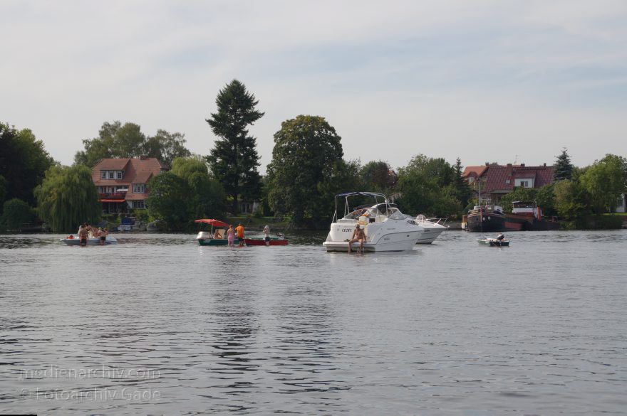 Brandenburg. Paretz. Fluss Havel.
18. 8. 2012. Brandenburg. Paretz. Fluss Havel.
Schlüsselwörter: baden;Brandenburg;Deutschland;Fluss;Germany;Havel;Motorboote;Paretz;Sandbank;2012;Sportboote