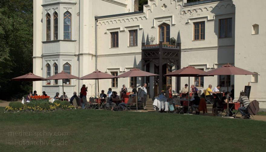 Brandenburg. Potsdam. Babelsberg. Kleines Schloss
26. 4. 2009. Brandenburg. Potsdam. Park Babelsberg. Kleines Schloss. Café. Restaurant
Schlüsselwörter: Babelsberg;Brandenburg;Café;Deutschland;Germany;Kleines Schloss;Park;Park Babelsberg;Potsdam;2009;Restaurant