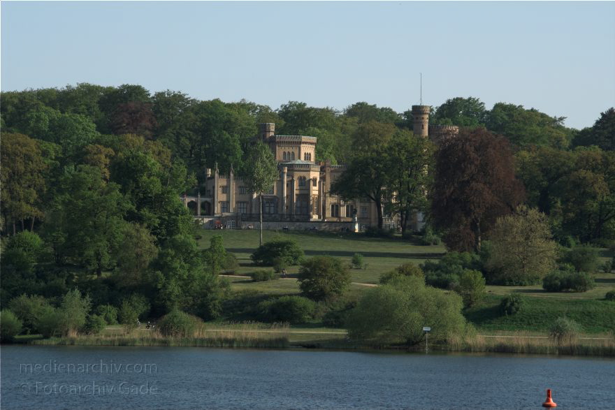 Potsdam. Babelsberg.
26. 4. 2009. Brandenburg. Potsdam. Park Babelsberg. Schloss Babelsberg. Havelufer
Schlüsselwörter: Babelsberg;Brandenburg;Deutschland;Germany;Park;Potsdam;2009;Schloss Babelsberg