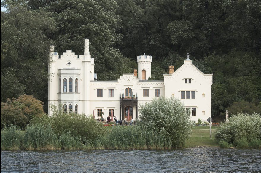Brandenburg. Potsdam. Babelsberg. Kleines Schloss
25. 6. 2011. Brandenburg. Potsdam. Park Babelsberg an der Havel. Tiefer See. Kleines Schloss
Schlüsselwörter: Babelsberg;Brandenburg;Deutschland;Germany;Havel;Kleines Schloss;Park;Park Babelsberg;Potsdam;2011;Tiefer See