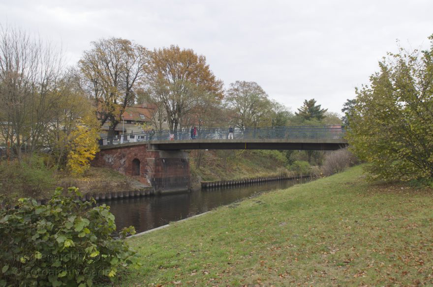 Potsdam. Babelsberg. Brücke über den Teltowkanal zwischen Griebnitzsee und Glienicker Lake.
10. 11. 2012. Brandenburg. Potsdam. Babelsberg
Schlüsselwörter: Babelsberg;Brandenburg;Deutschland;Germany;Potsdam;2012;Teltowkanal