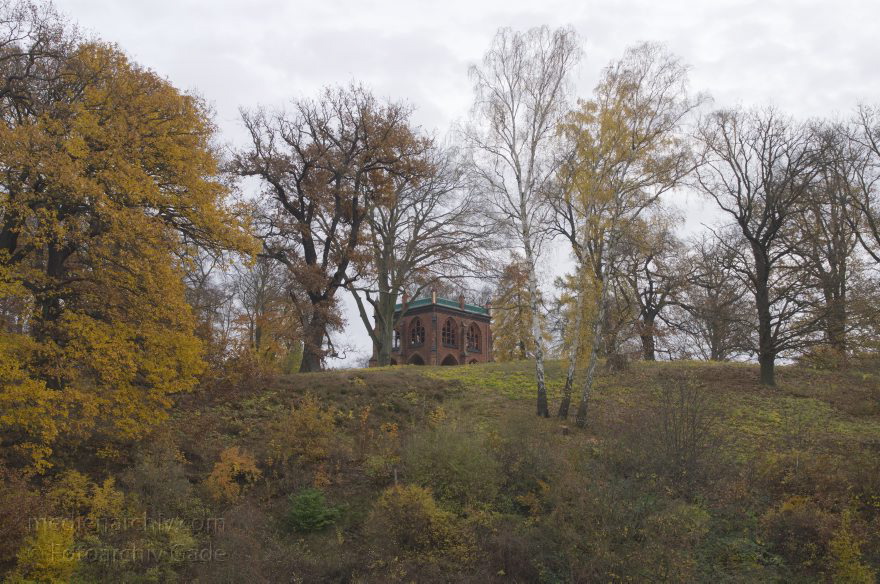 Potsdam. Park Babelsberg. Gerichtslaube
10. 11. 2012. Brandenburg. Potsdam. Park Babelsberg. Gerichtslaube
Schlüsselwörter: Babelsberg;Brandenburg;Deutschland;Gerichtslaube;Germany;Park Babelsberg;2012;Potsdam